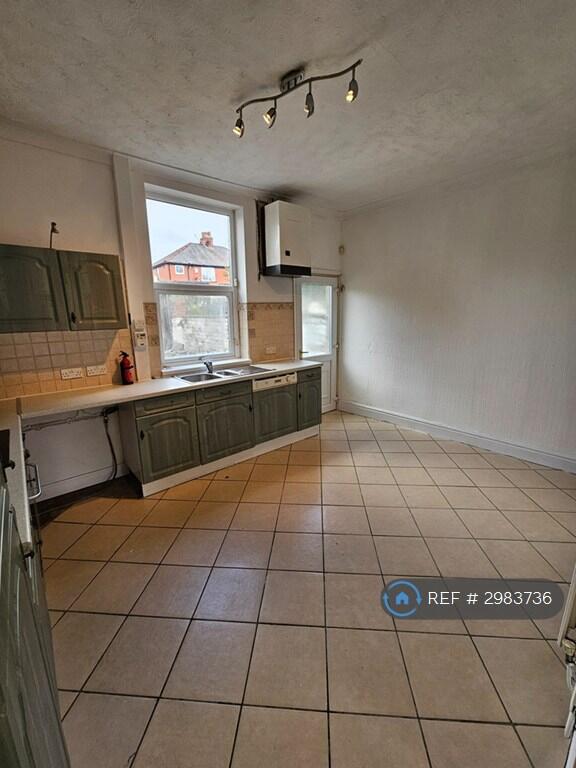 Bolton Road, Bolton, BL4 - View 5