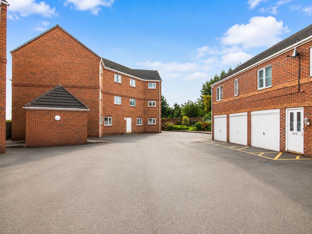 Apartment in Sandwell, Latimer Square, Brades Vilage - More