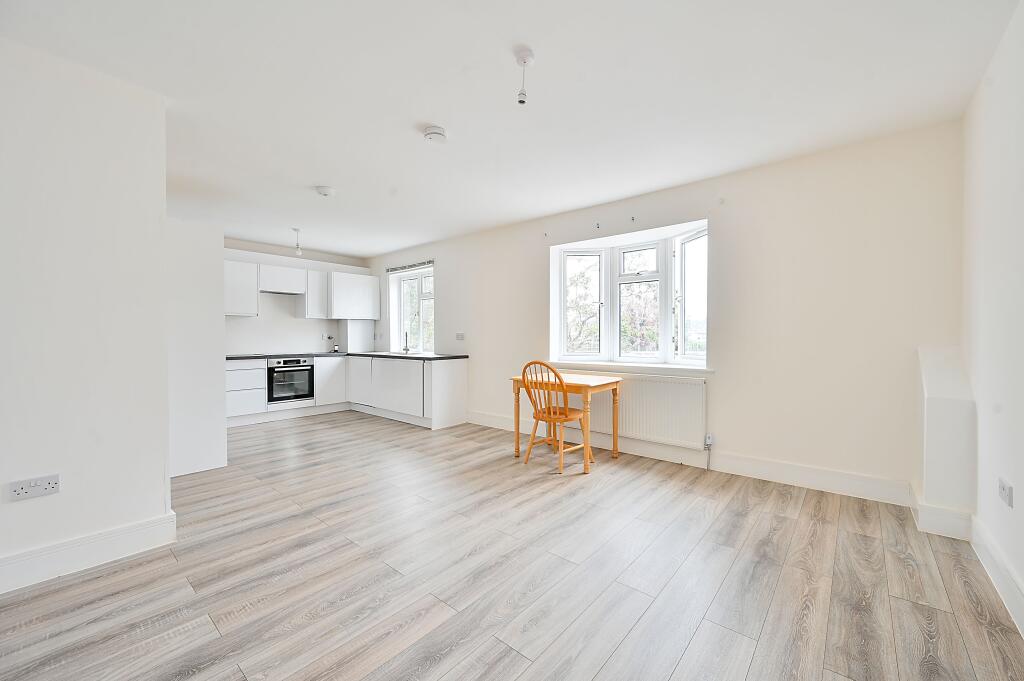 1-bed flat on West Barnes Lane, New Malden, Surrey, KT3, £250,000