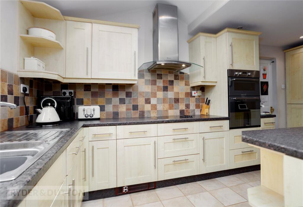 Ladhill Lane, Greenfield, Saddleworth, OL3 photo 3