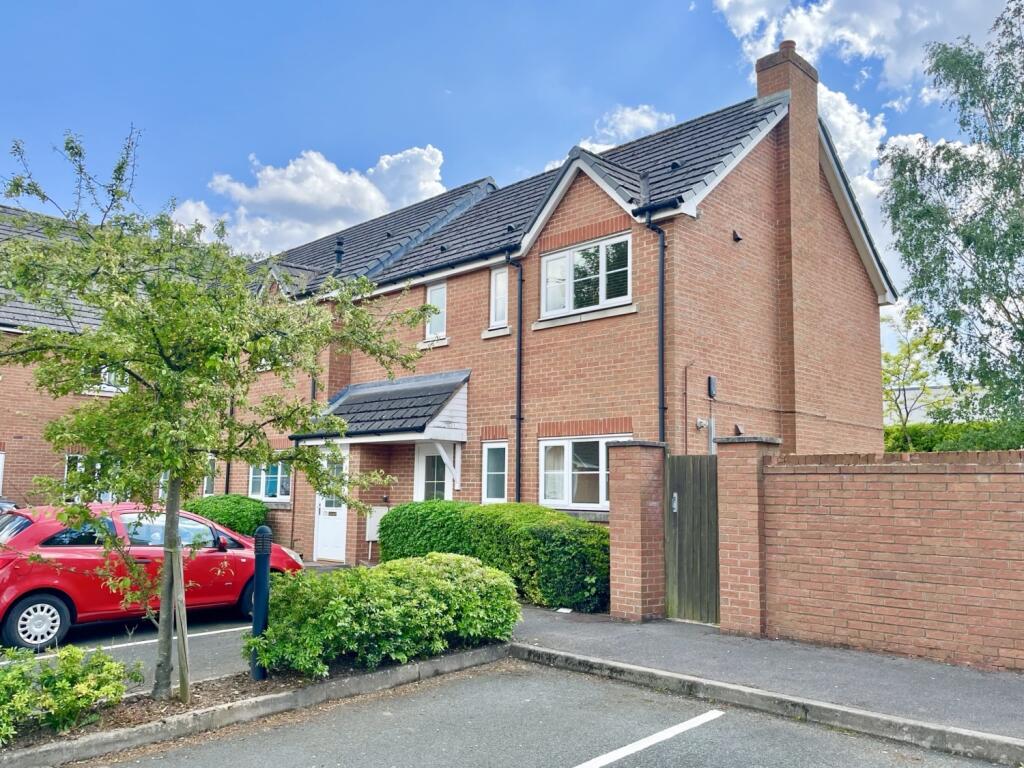 Apartment in Wolverhampton, West Midlands - View 2