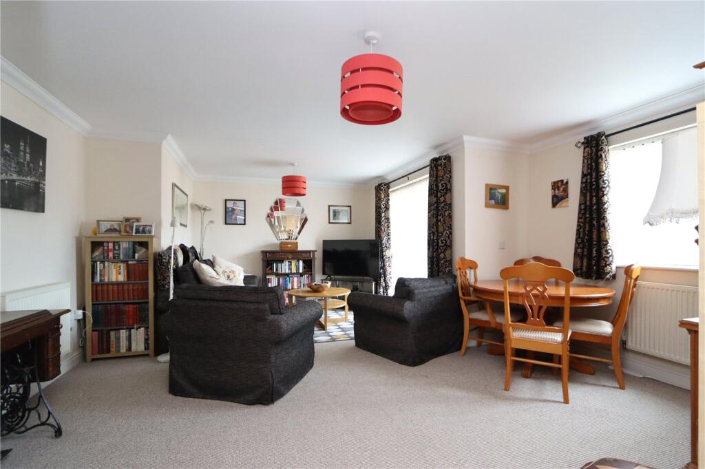 Goodrington Place, Broughton, Milton Keynes, Buckinghamshire, MK10 photo 2