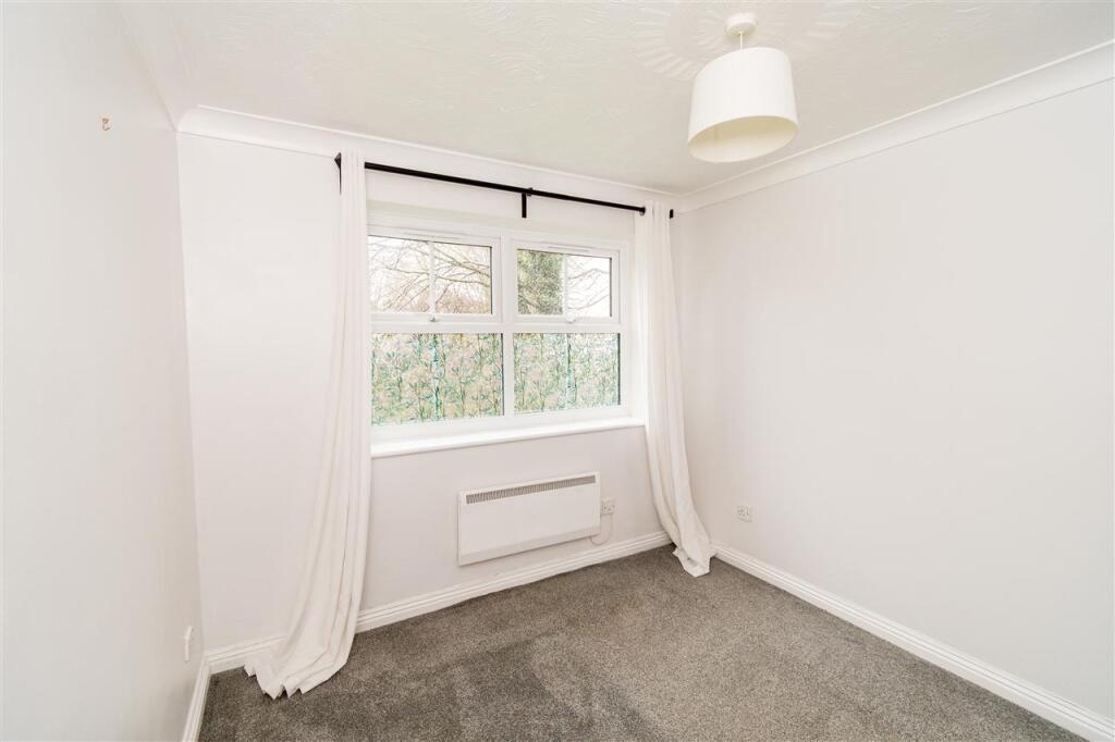 Apartment in Southampton, Lordshill - View 2