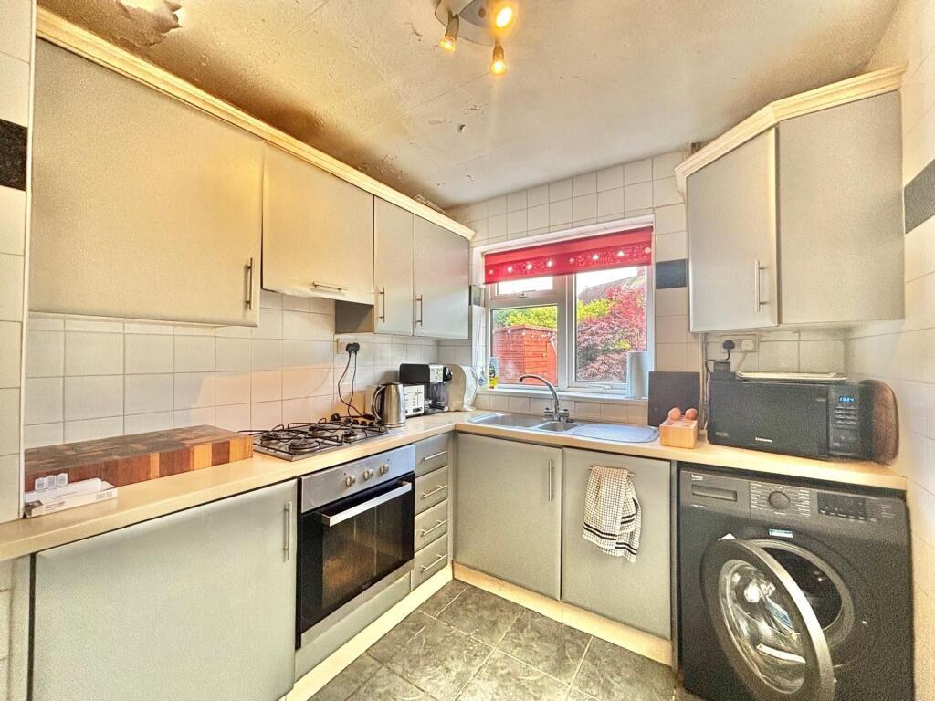 Laburnum Grove, Hucknall, Nottingham photo 4