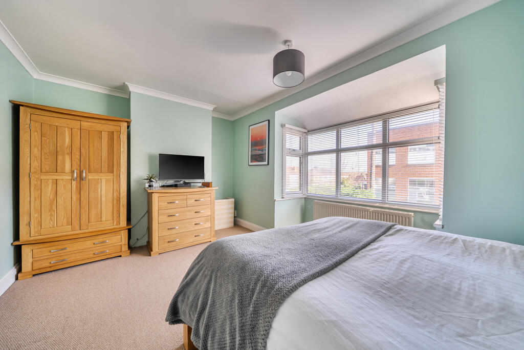 House in London, Broom Hill, Goddington - More