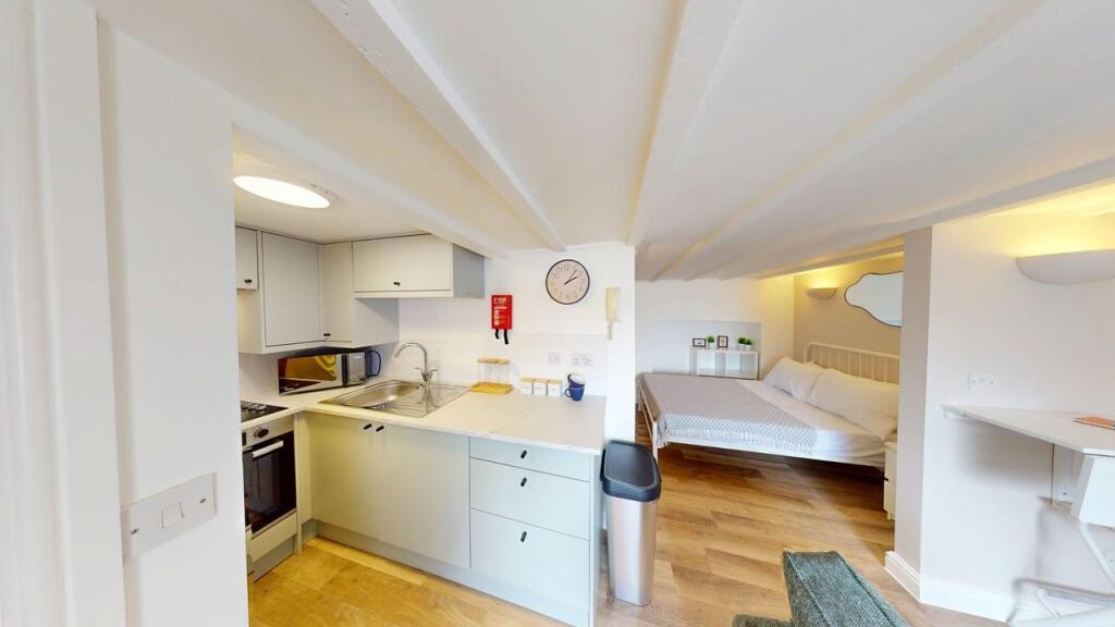 Apartment in Falmouth, Cornwall - View 3