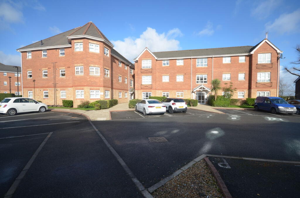 Main image of property: Hampton Court Way, Widnes, WA8 3EF