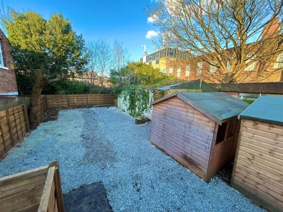 Yard Phot 2.jpg
