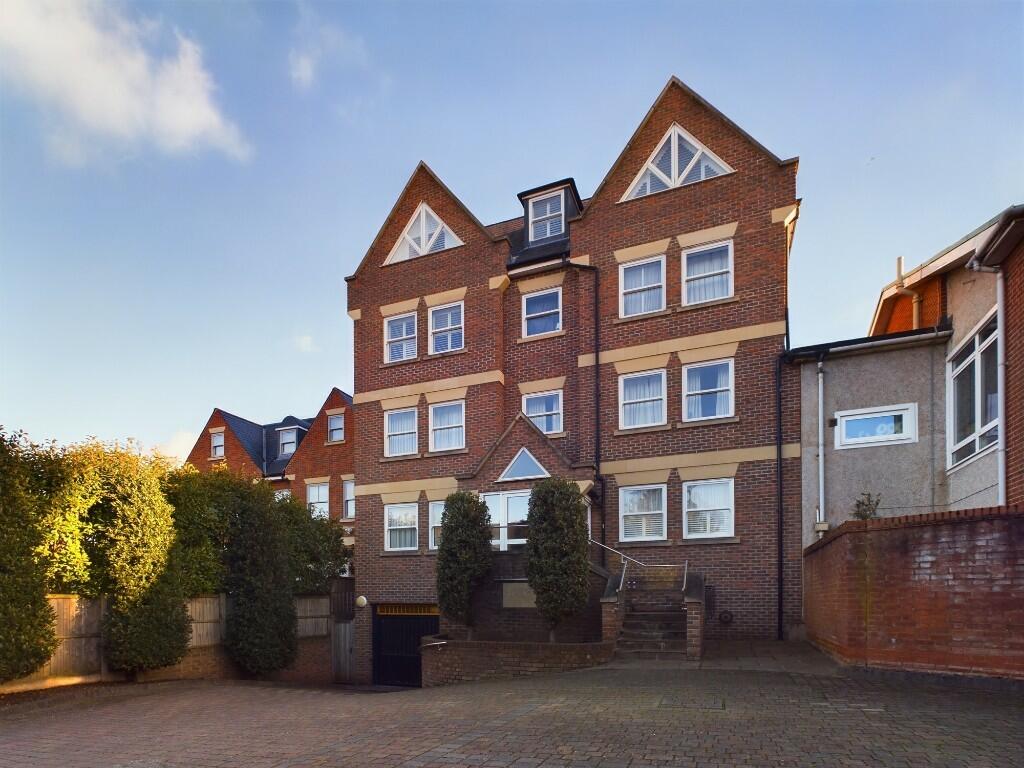 Main image of property: Oakleigh Park South, London, N20