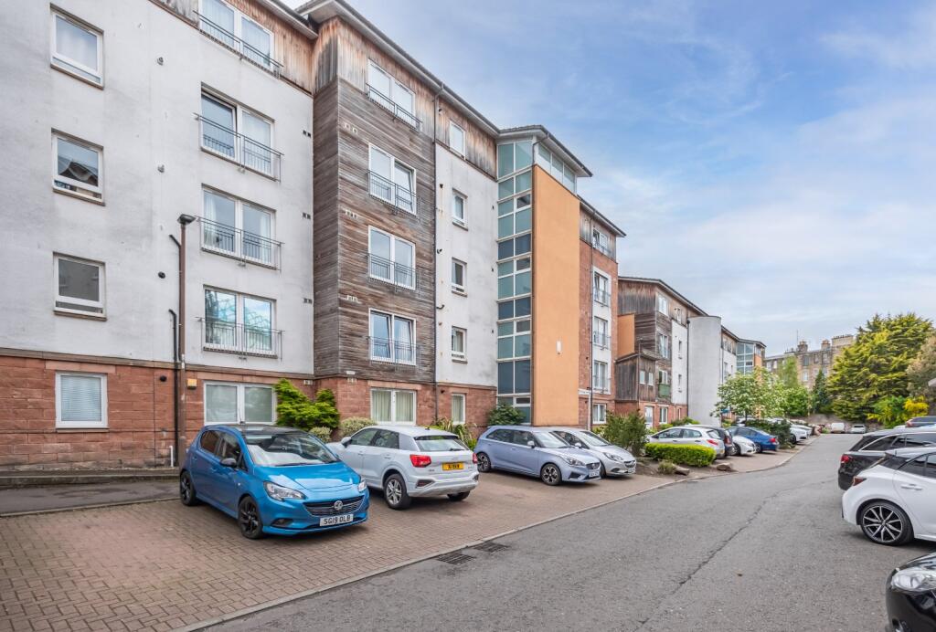 Main image of property: 3/12 Albion Gardens, Edinburgh, EH7