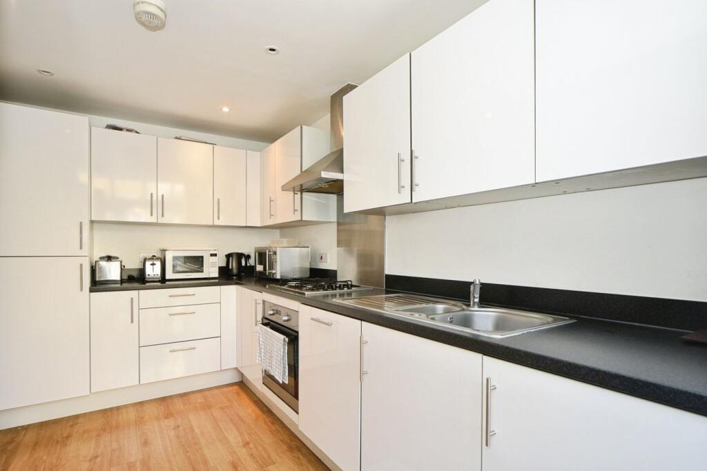House in Bromley - View 3