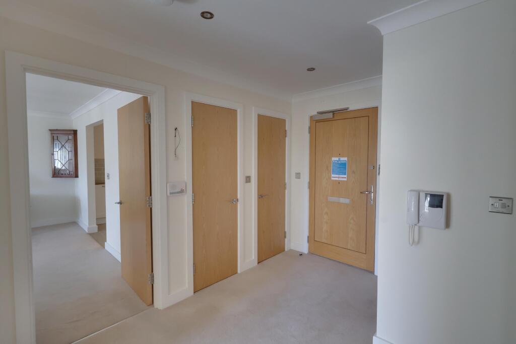Apartment in Havant, Hampshire - More