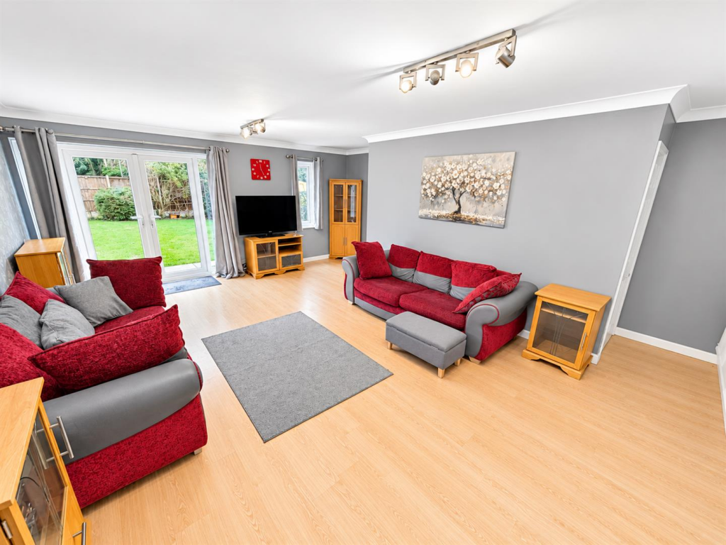 Tettenhall Close, Corby photo 3