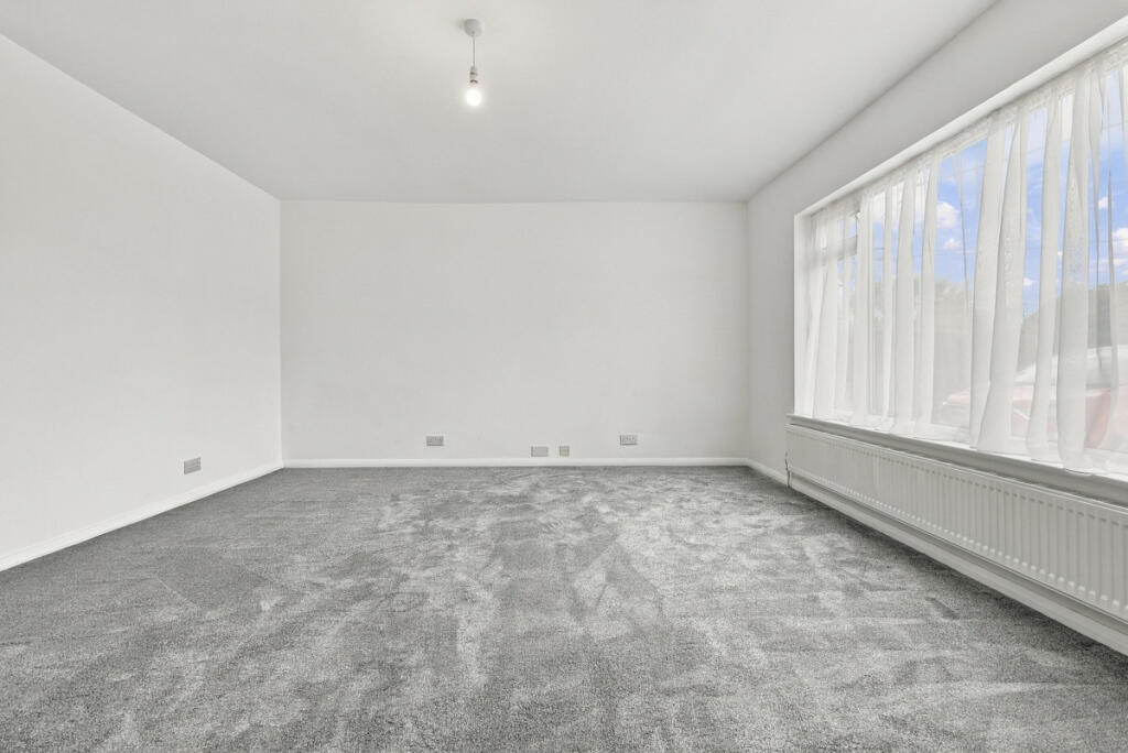 House in Basildon, Bowers Gifford and North Benfleet - More