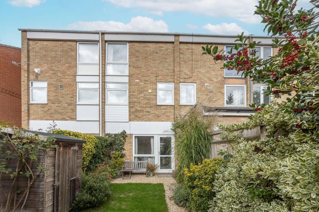 Main image of property: Harefields, Oxford, OX2