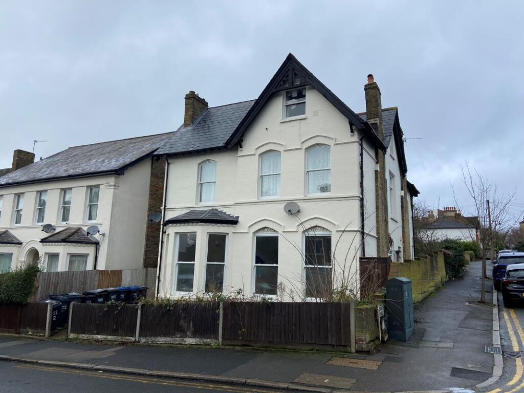 Main image of property: Flat C, 2 Bedwardine Road, London, SE19 3AY