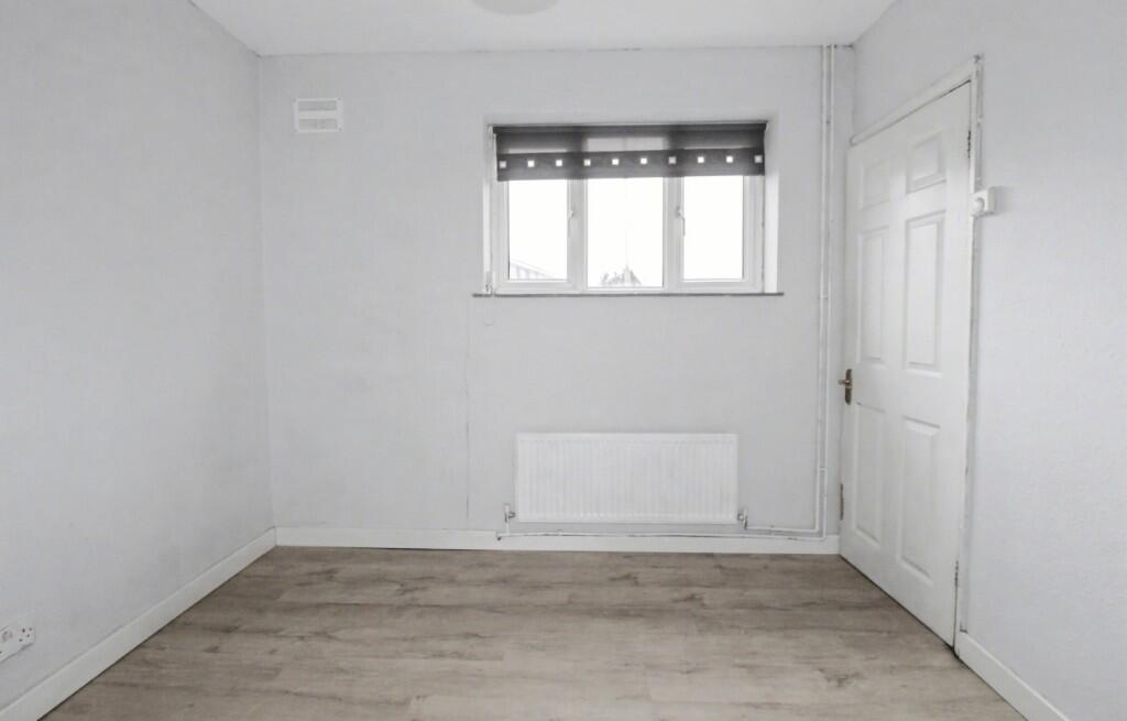 Trenchard Close, Walton-On-Thames, Surrey, KT12 photo 3