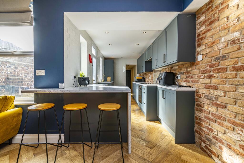 House in Lincoln - View 5