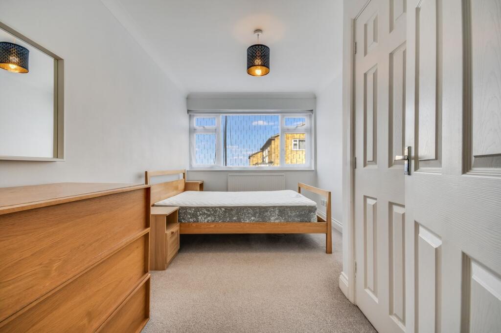Apartment in Basildon, Billericay - More
