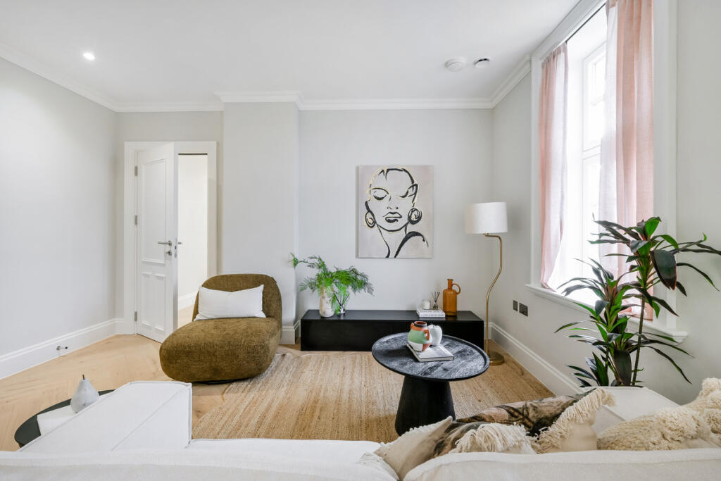 Apartment in Croydon - View 5
