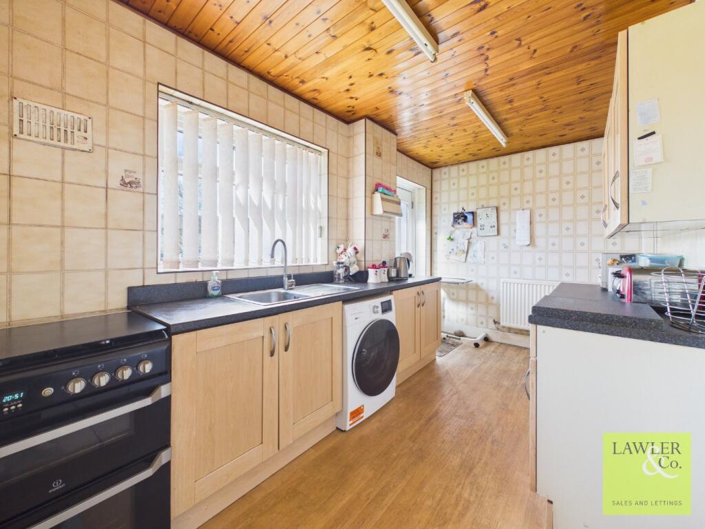 Gray Close, Mottram, Hyde, SK14 6PA photo 4