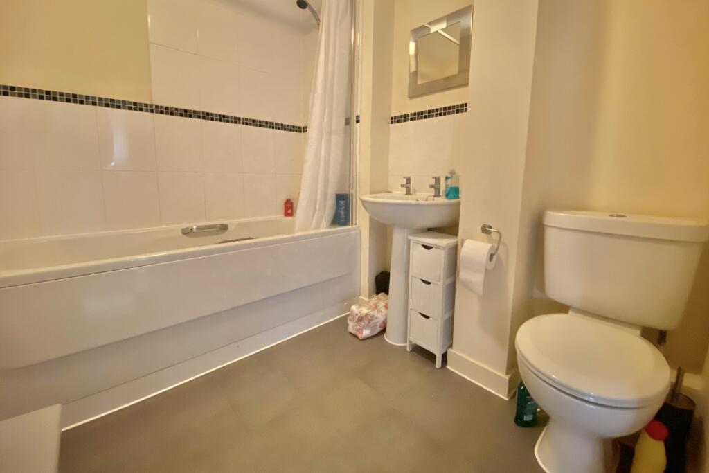 Apartment in Eastleigh - View 5
