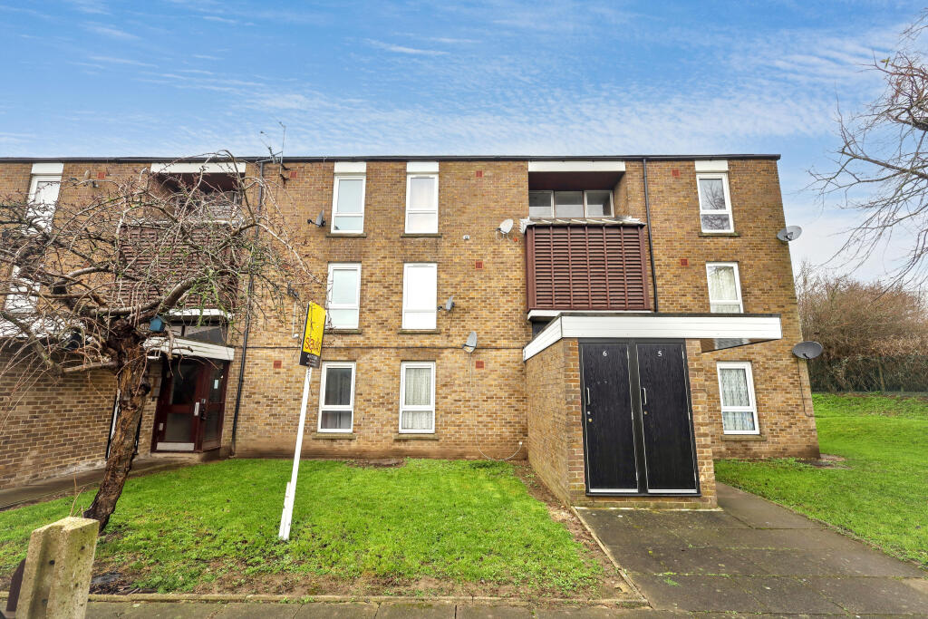 Main image of property: 275 Bourne Avenue, Hayes, London, Greater London, UB3 1RR