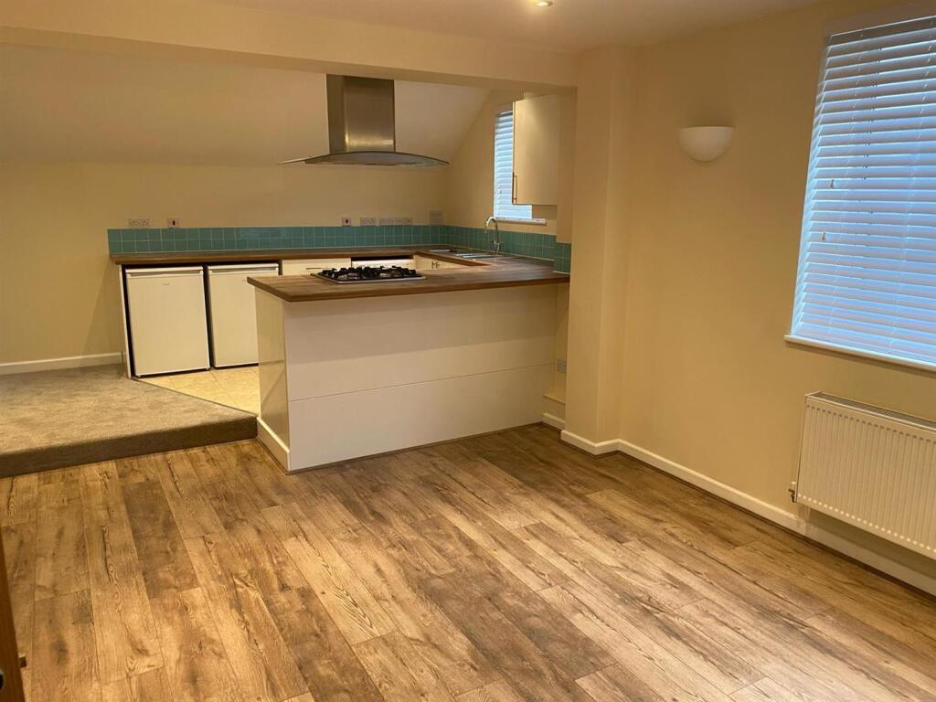 Main image of property: London Road, Teynham, Sittingbourne