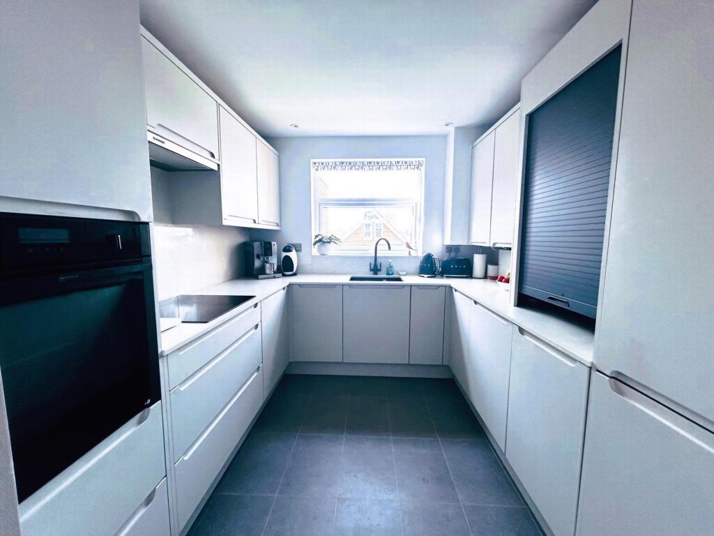 Apartment in East Suffolk, Felixstowe - View 3