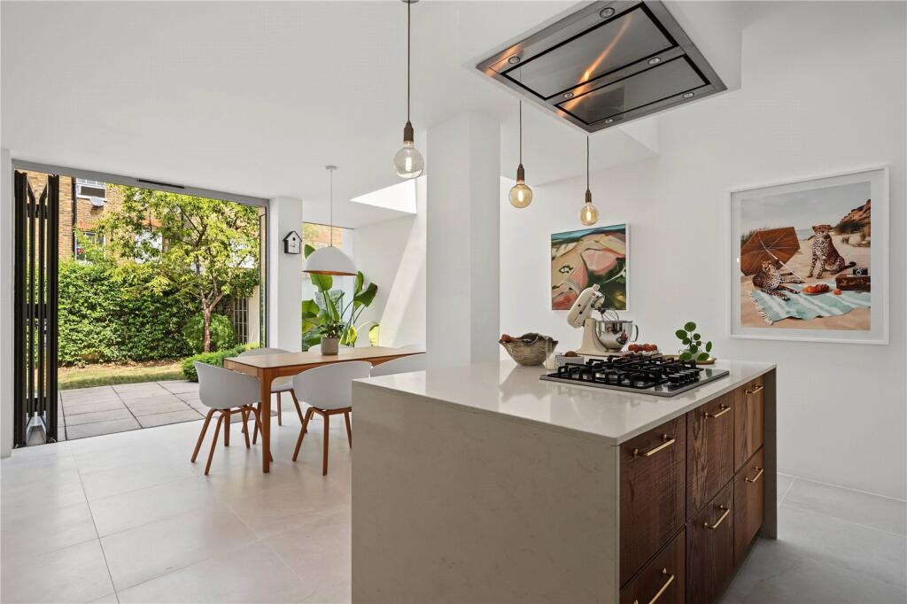 House in London - View 2