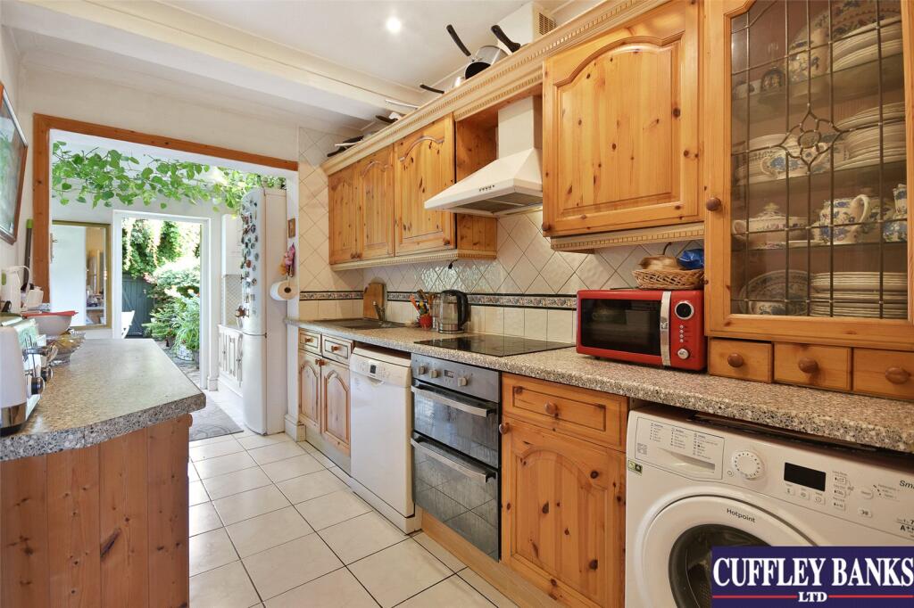 86 Devon Close, Perivale, Middlesex, UB6 photo 4