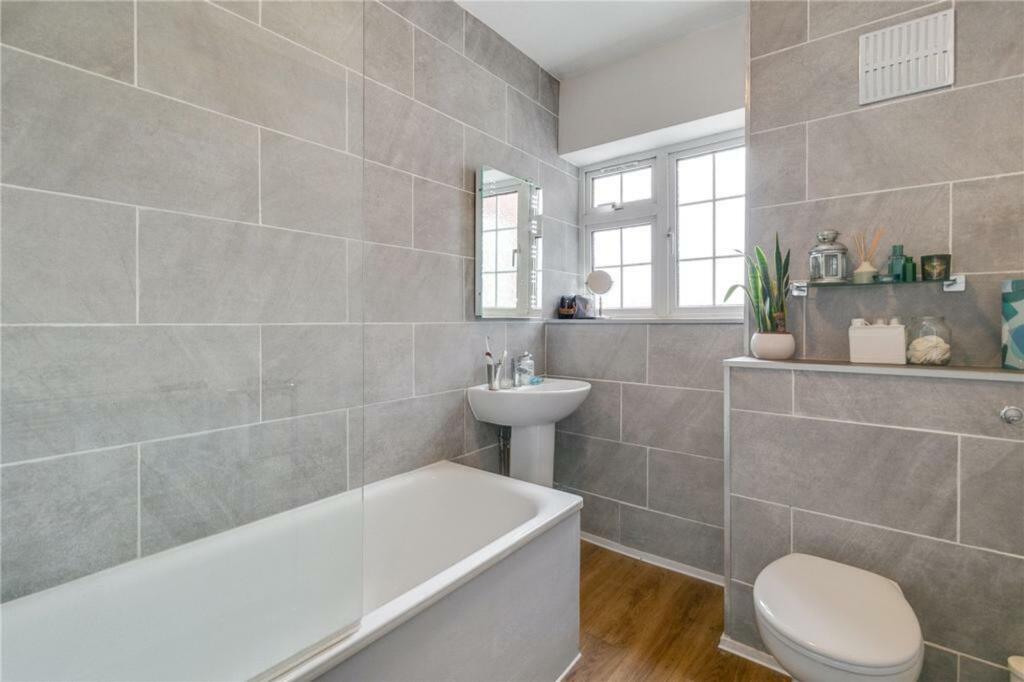 Apartment in London - More
