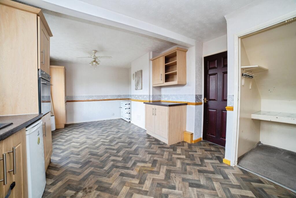 House in Mansfield, Nottinghamshire - View 5