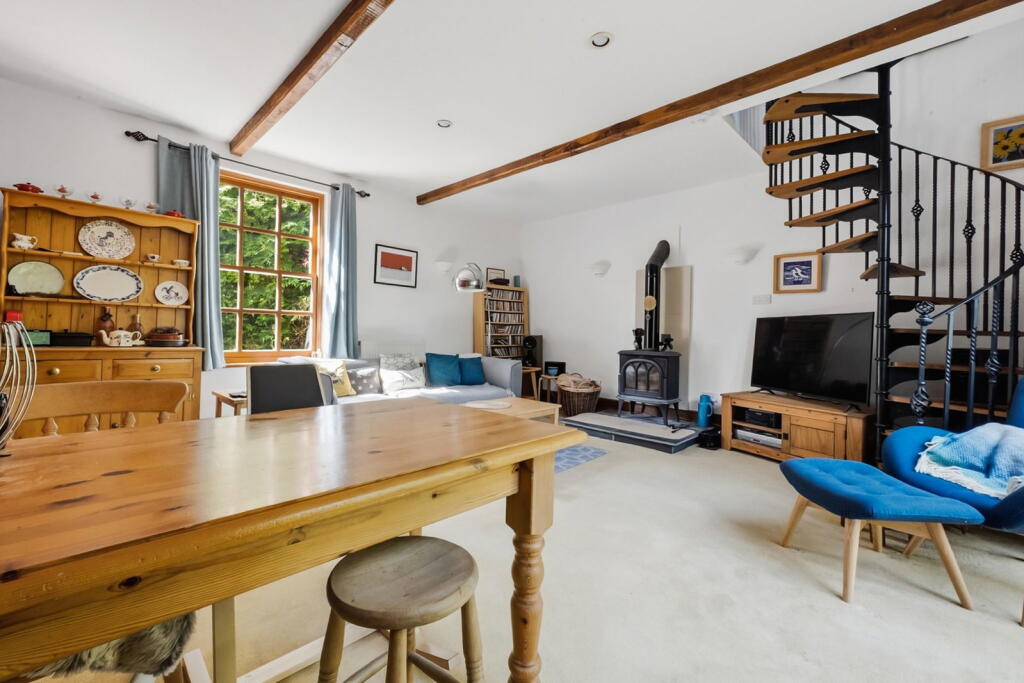 House in Stanford - View 5