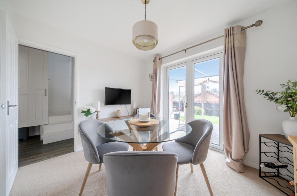 Trevose Close, Chandler's Ford, Eastleigh, Hampshire, SO53 photo 3