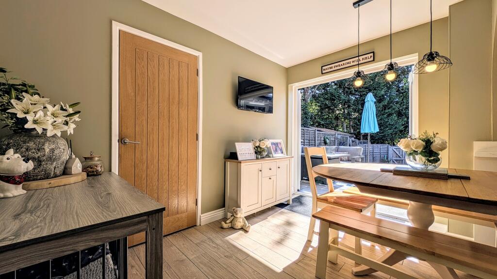 House in East Hampshire, Whitehill - More