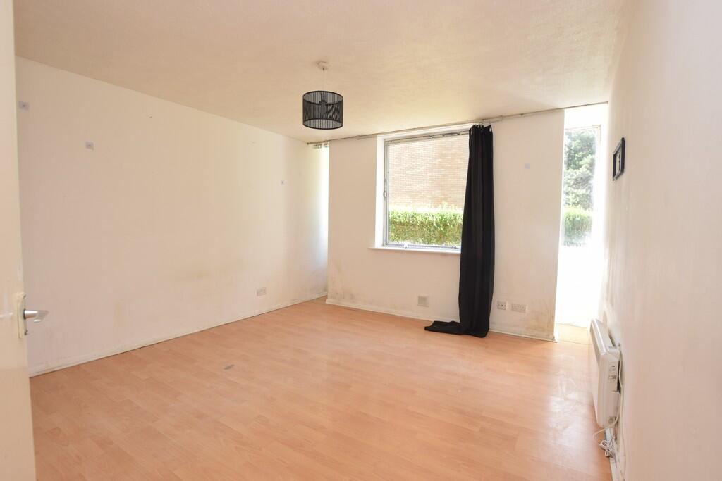 Apartment in Huntingdon, Newtown - View 2