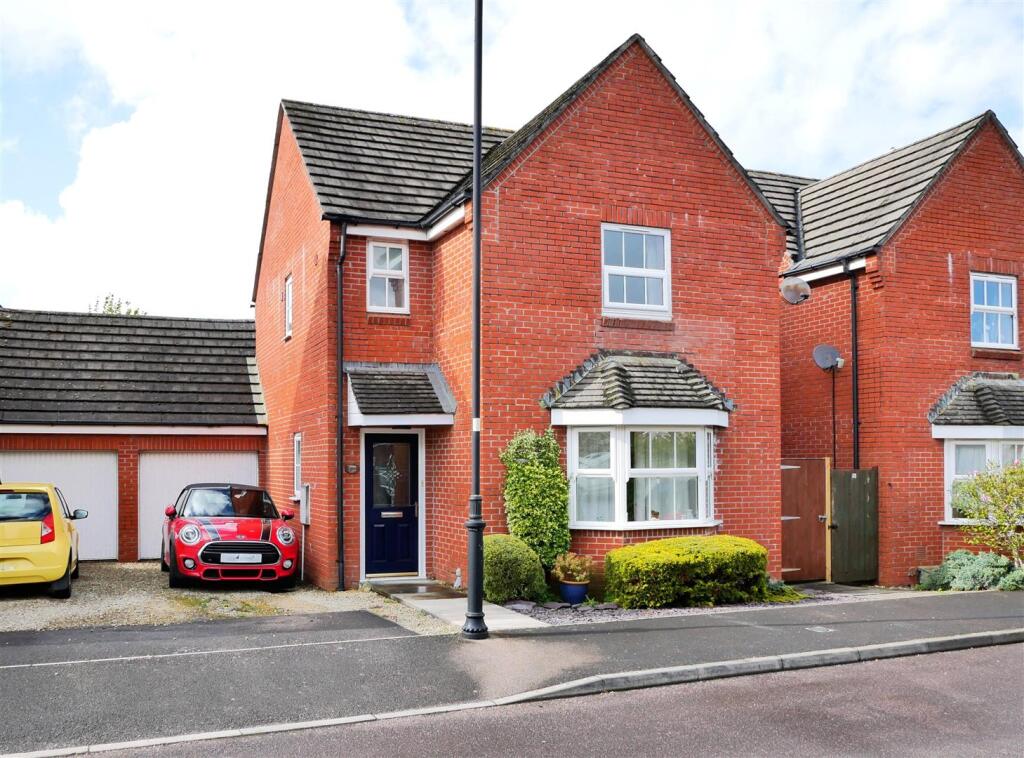 Main image of property: Amberley Close, Calne