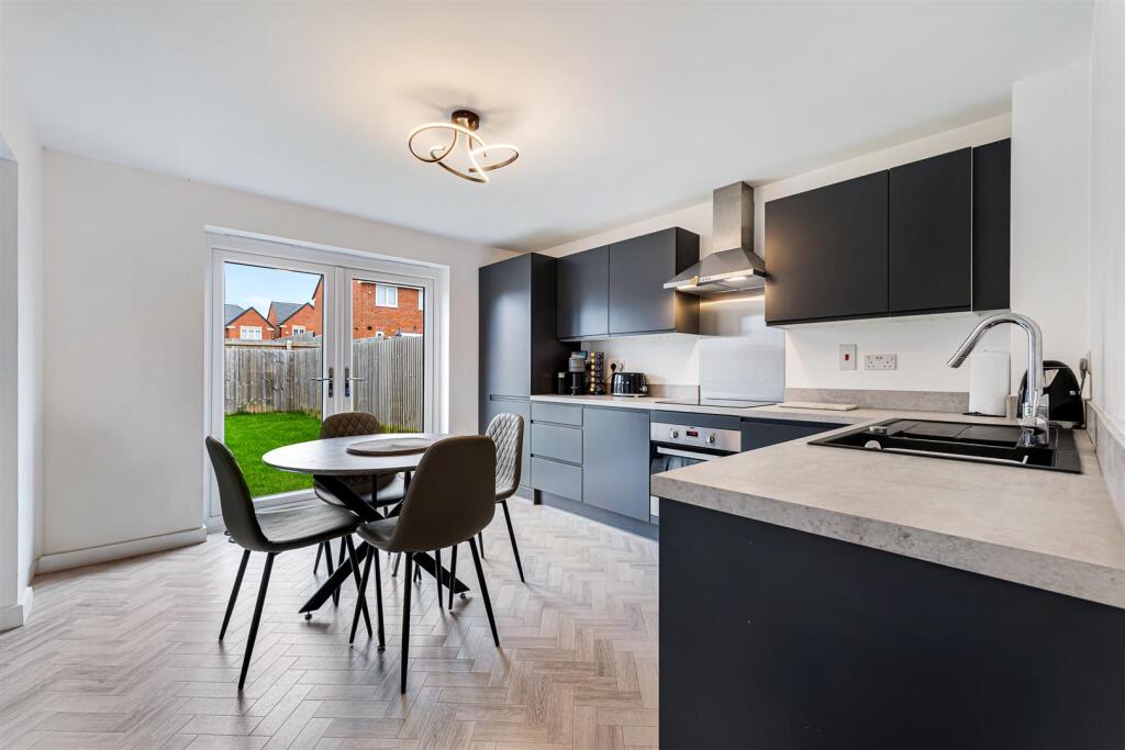 House in Knowsley, Prescot - More