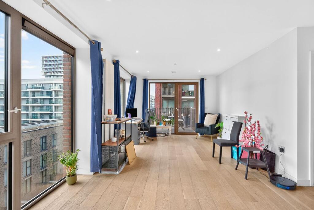 Pendant Court E16 photo 3