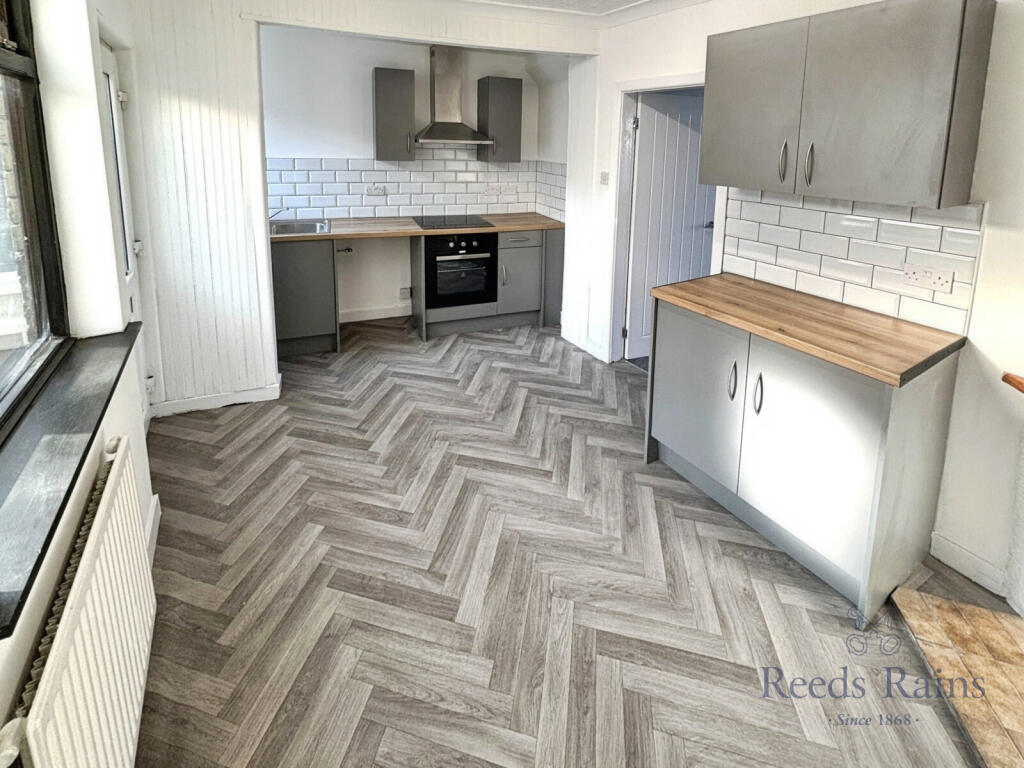 House in Stoke-on-Trent, Sneyd Green - View 4