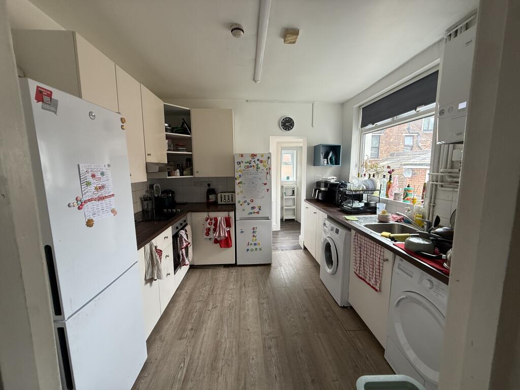 Main image of property: Derby Grove - 4 Bed / 2 Bath NG7 1PE
