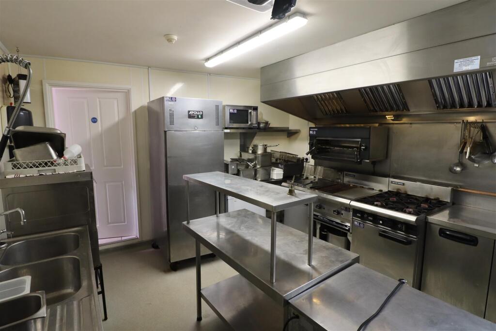 Kitchen.JPG