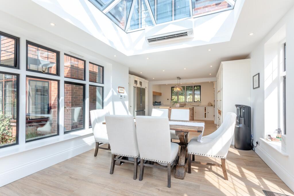 House in Slough, Stoke Poges - More