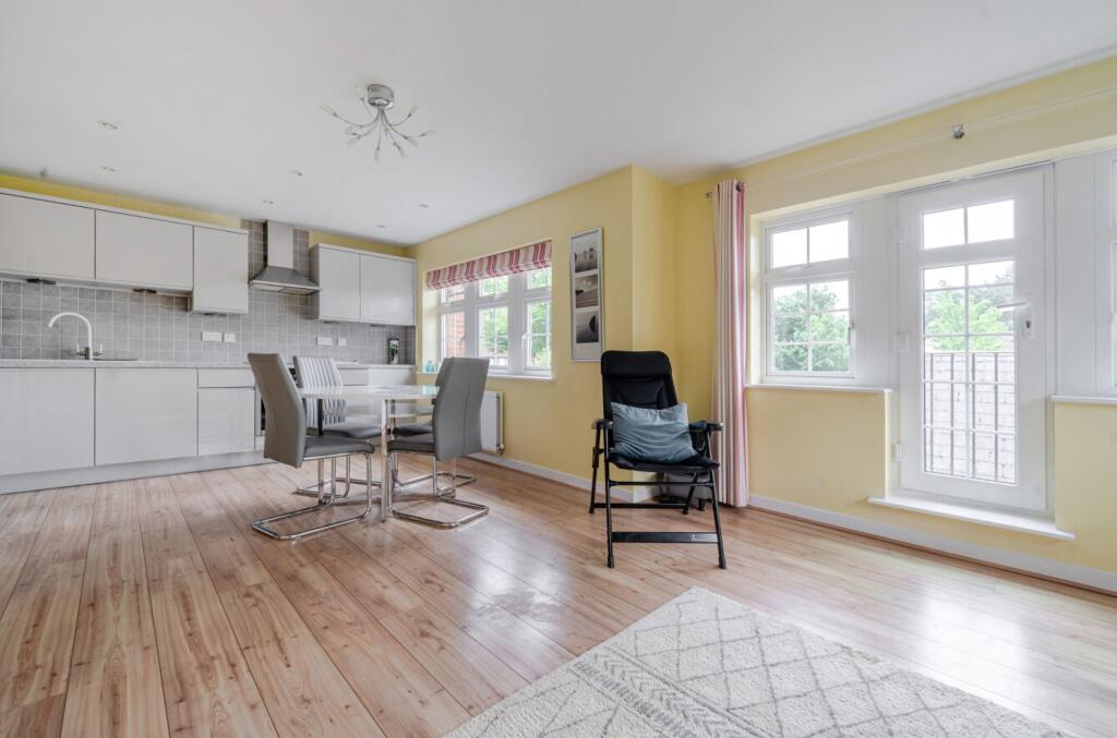 Waterfield Gardens, Chichester, PO19 - View 3