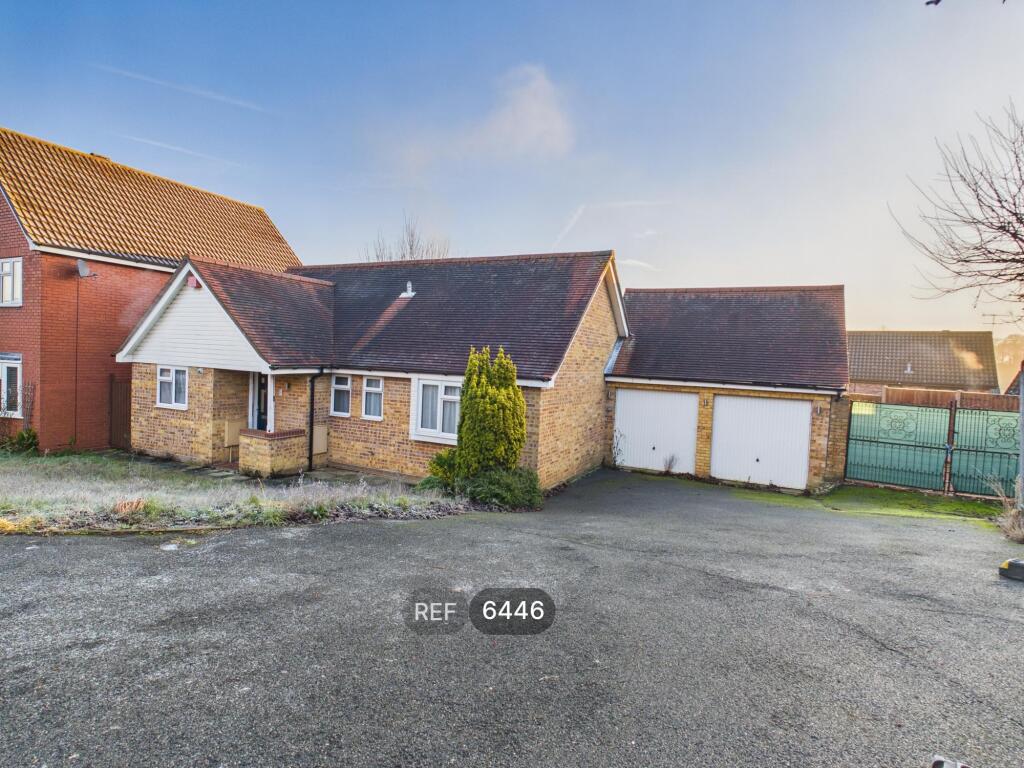 Main image of property: Fulmar Close, Colchester, CO4 3FJ
