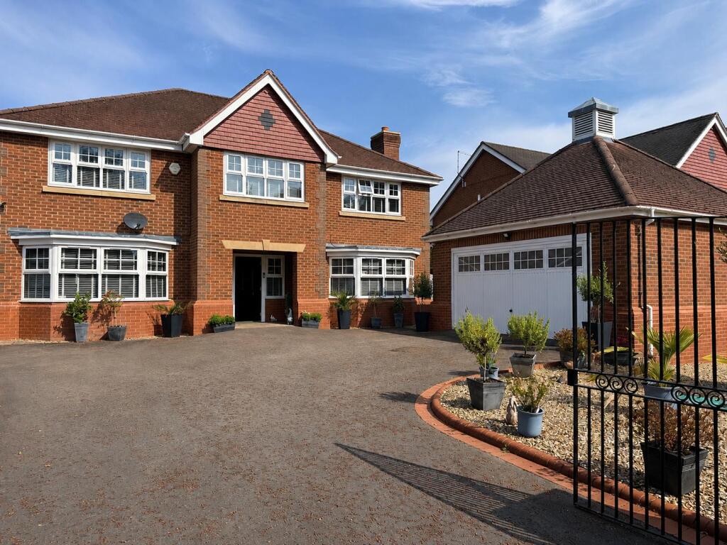 Main image of property: Barford Grange, Willaston, Neston, Cheshire West And Chester
