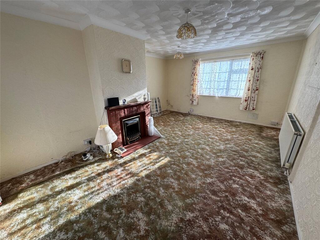 Wardley Close, Park South, Swindon, SN3 - View 4
