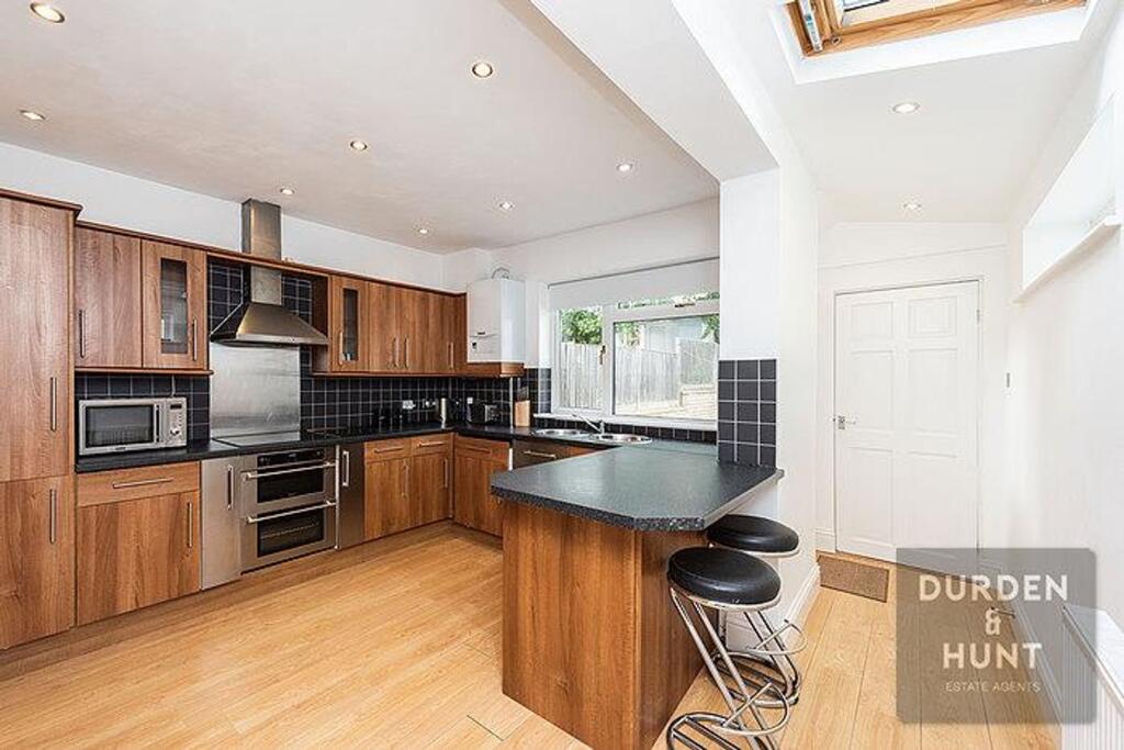 House in Epping Forest, Chigwell - View 2