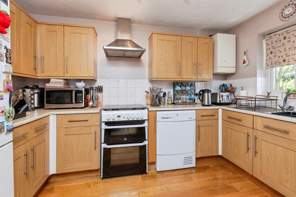 Pursers Court, Slough photo 4